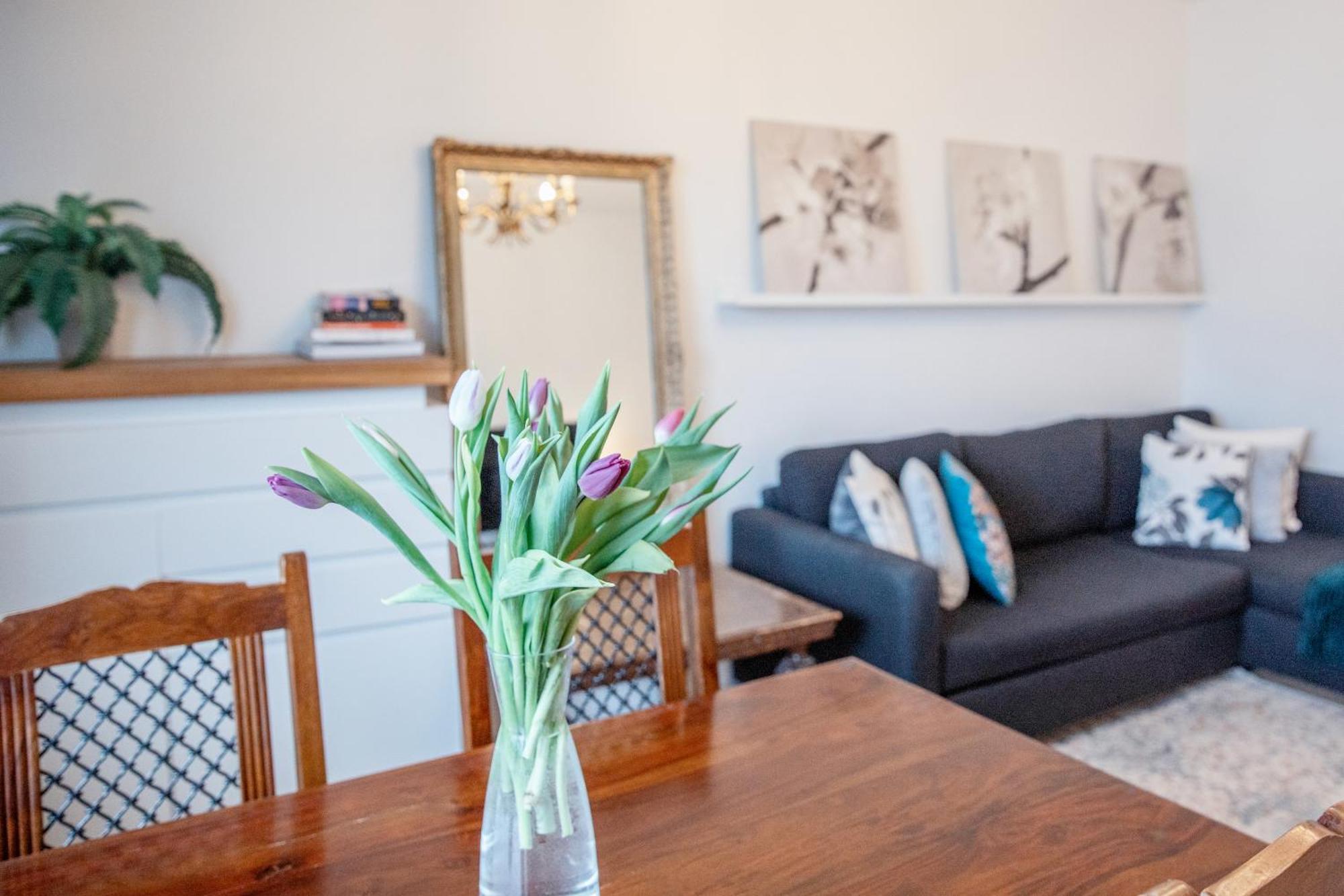 Center Bright 2-rooms Scandinavian Huoneisto